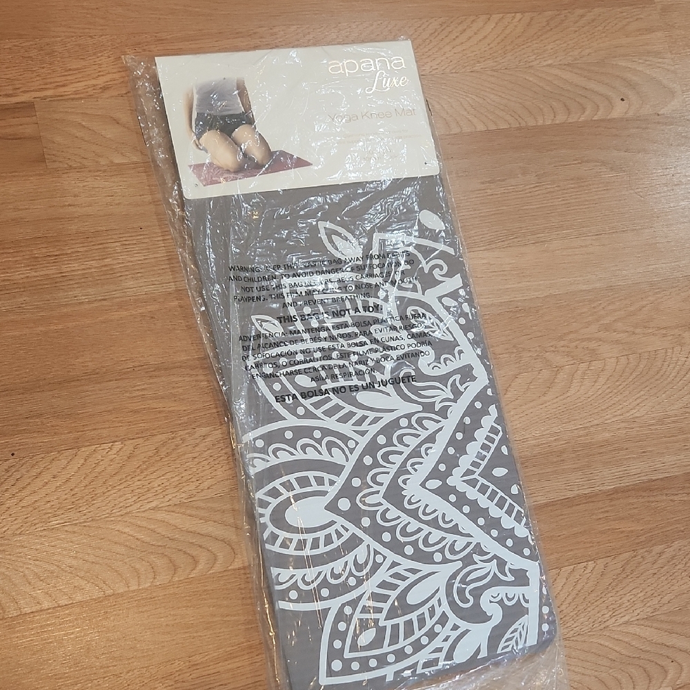 New Small Yoga Mat - Picture 1 of 4